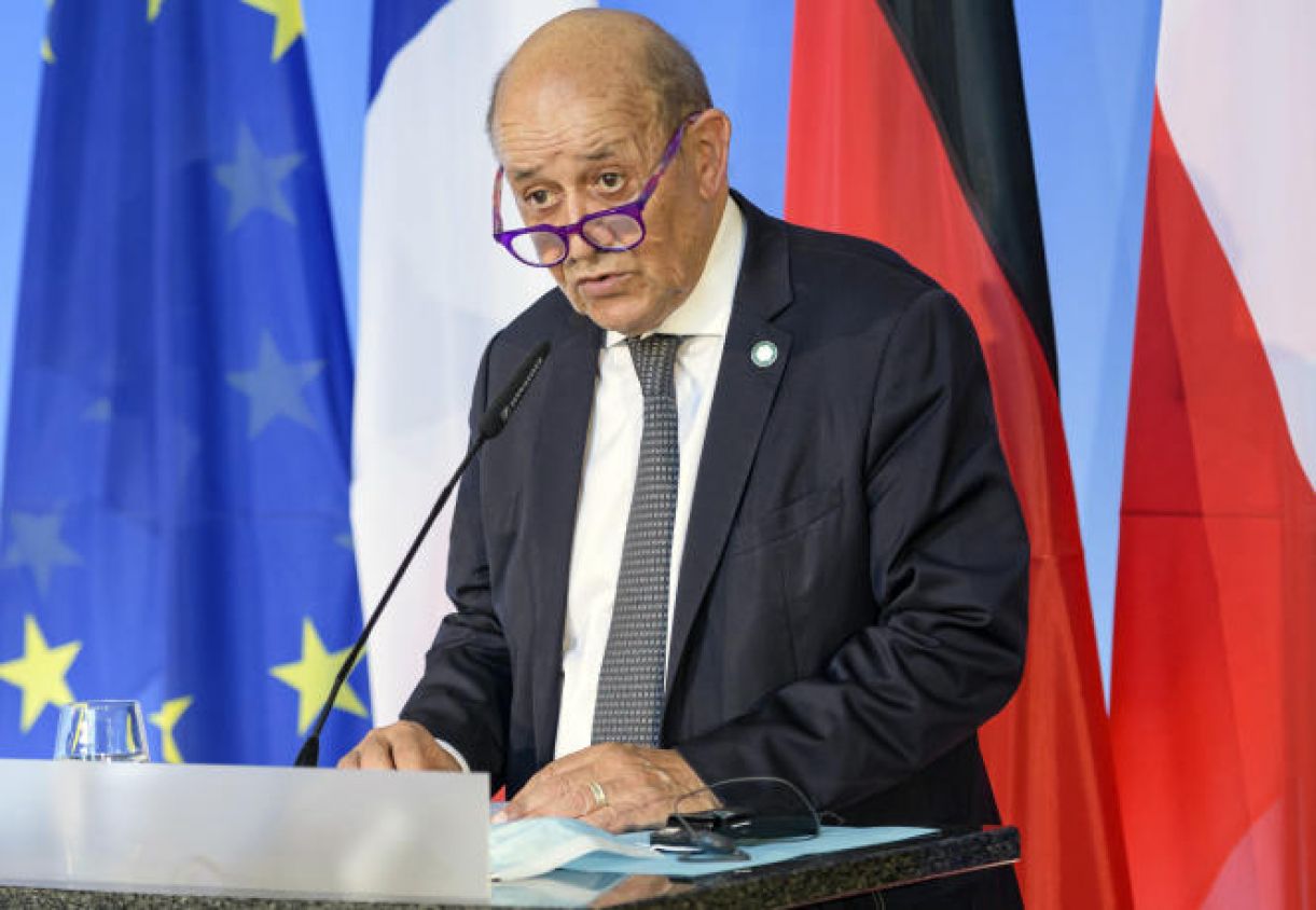 Ministro francés advierte a Putin de que la OTAN también es una alianza nuclear