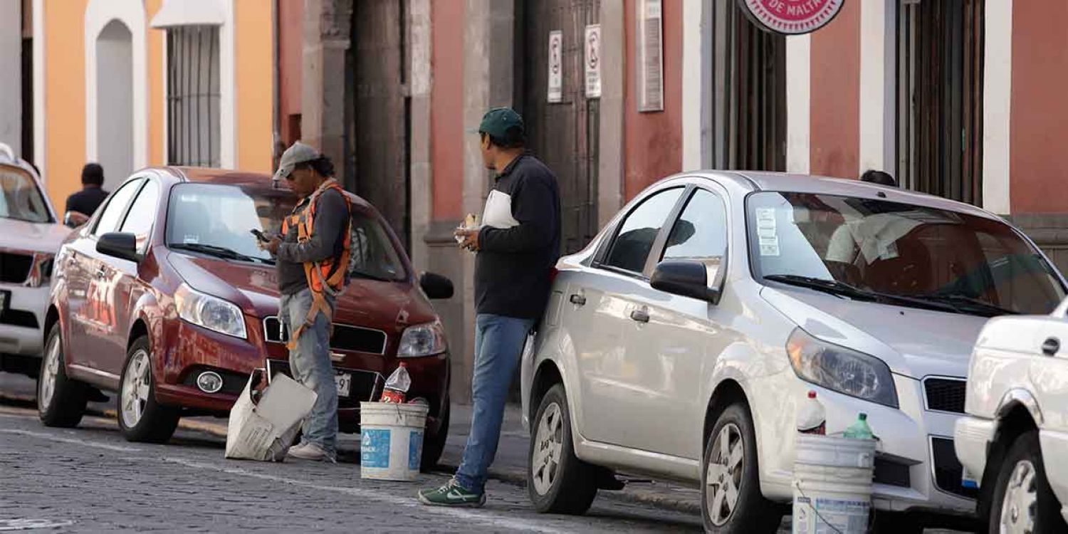 Analizará Ayuntamiento de Puebla reordenamiento de franeleros