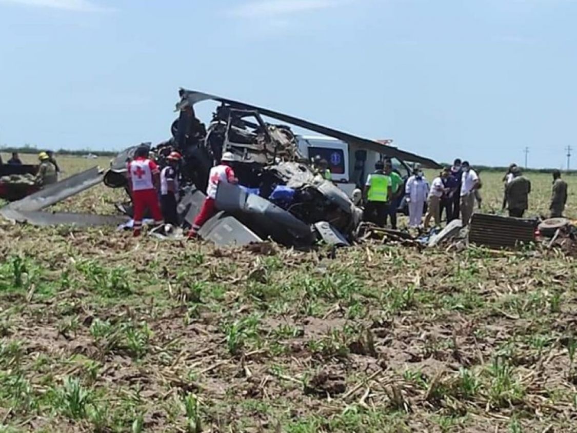 Trasladan cuerpos de marinos fallecidos tras desplome de helicóptero durante captura de Caro Quintero