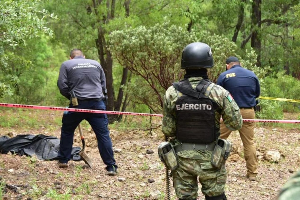 Más de 2 mil charolas de cerveza, armas y drogas: el saldo de operativo contra el “Chueco” en Chihuahua