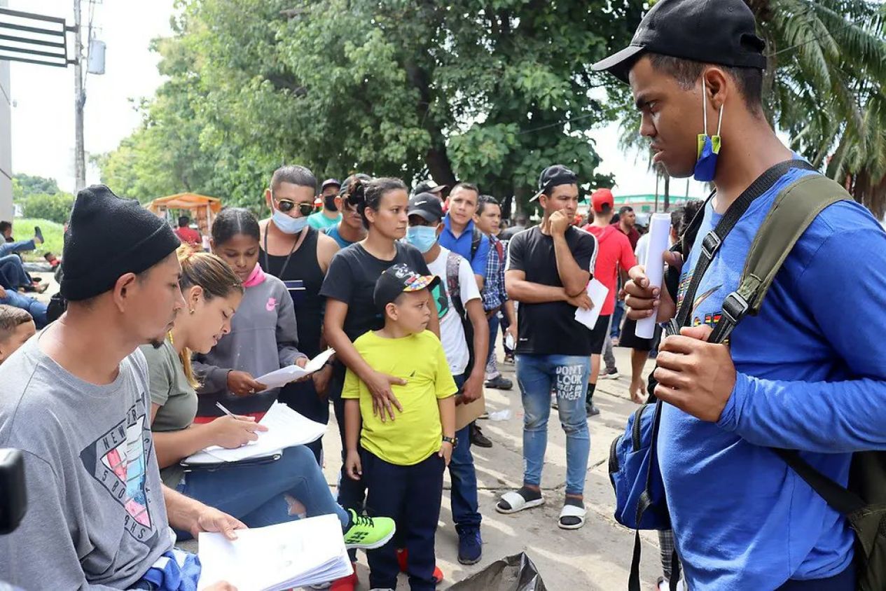 Caravana migrante sale de Tapachula rumbo a Huixtla, Chiapas