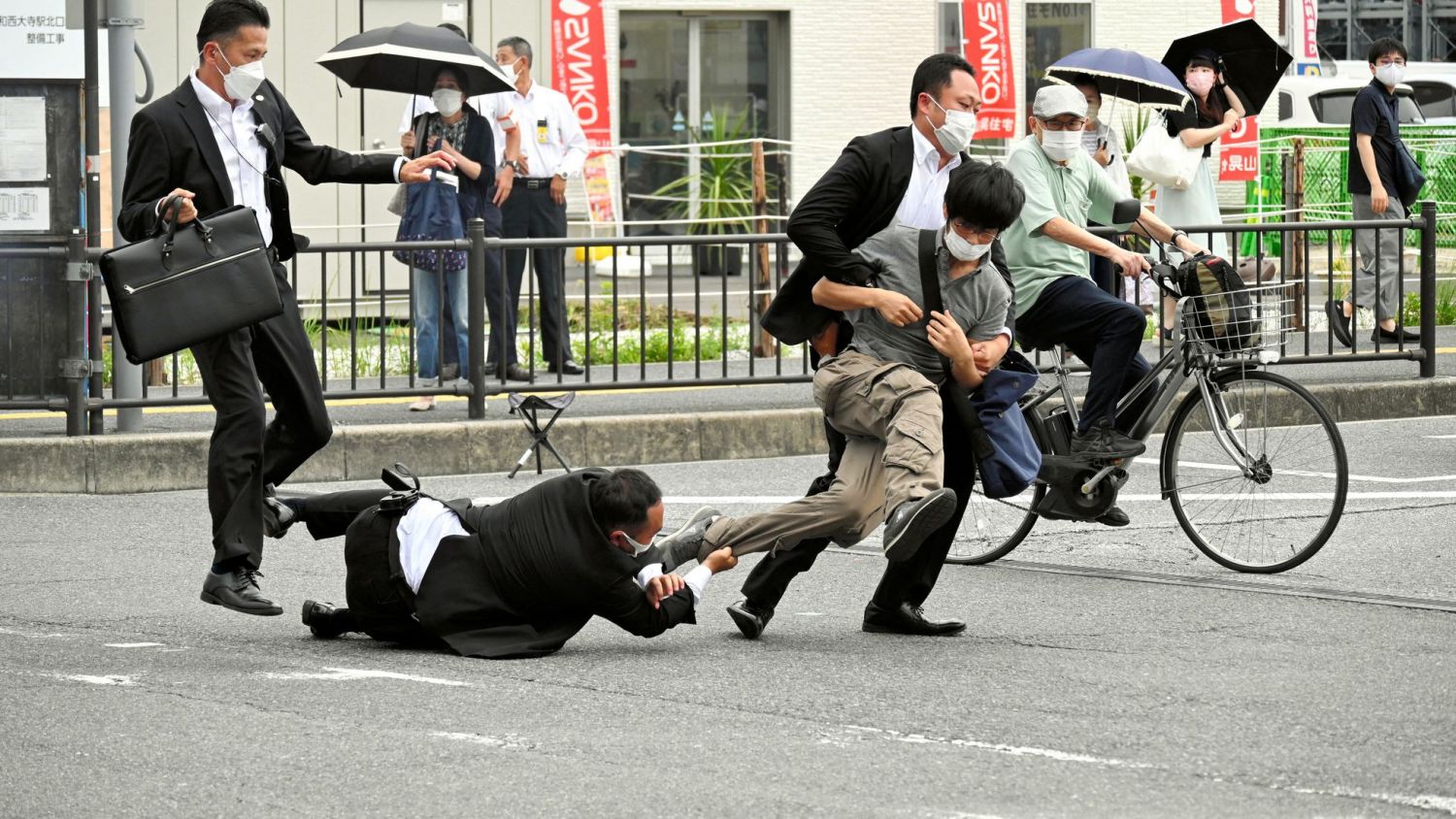 Presunto asesino del ex primer ministro de Japón Shinzo Abe utilizó un arma de fuego hecha a mano