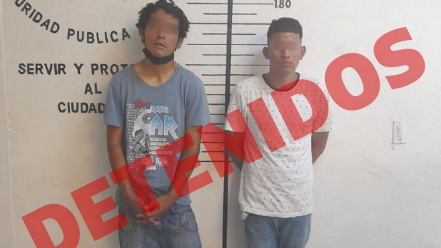 Policías de San Pedro Cholula detuvieron a dos presuntos ladrones de una Tienda Oxxo 