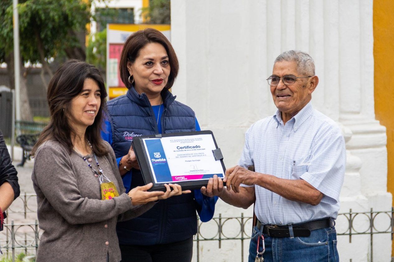 Ayuntamiento entrega a vecinos la custodia número 26 del parque de Santiago