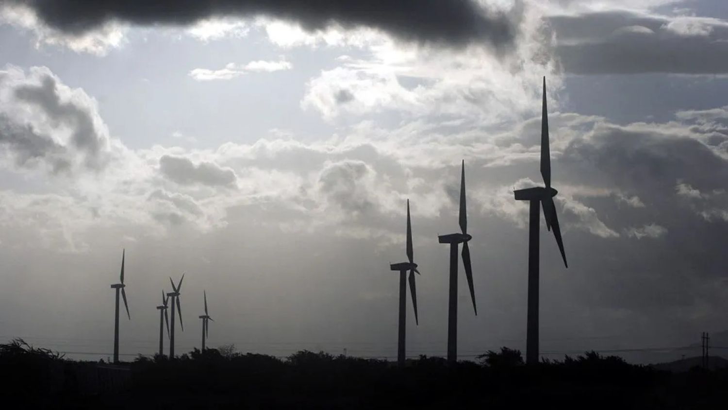 AMLO acuerda con 17 empresas estadounidenses la generación de energía solar y eólica para México 
