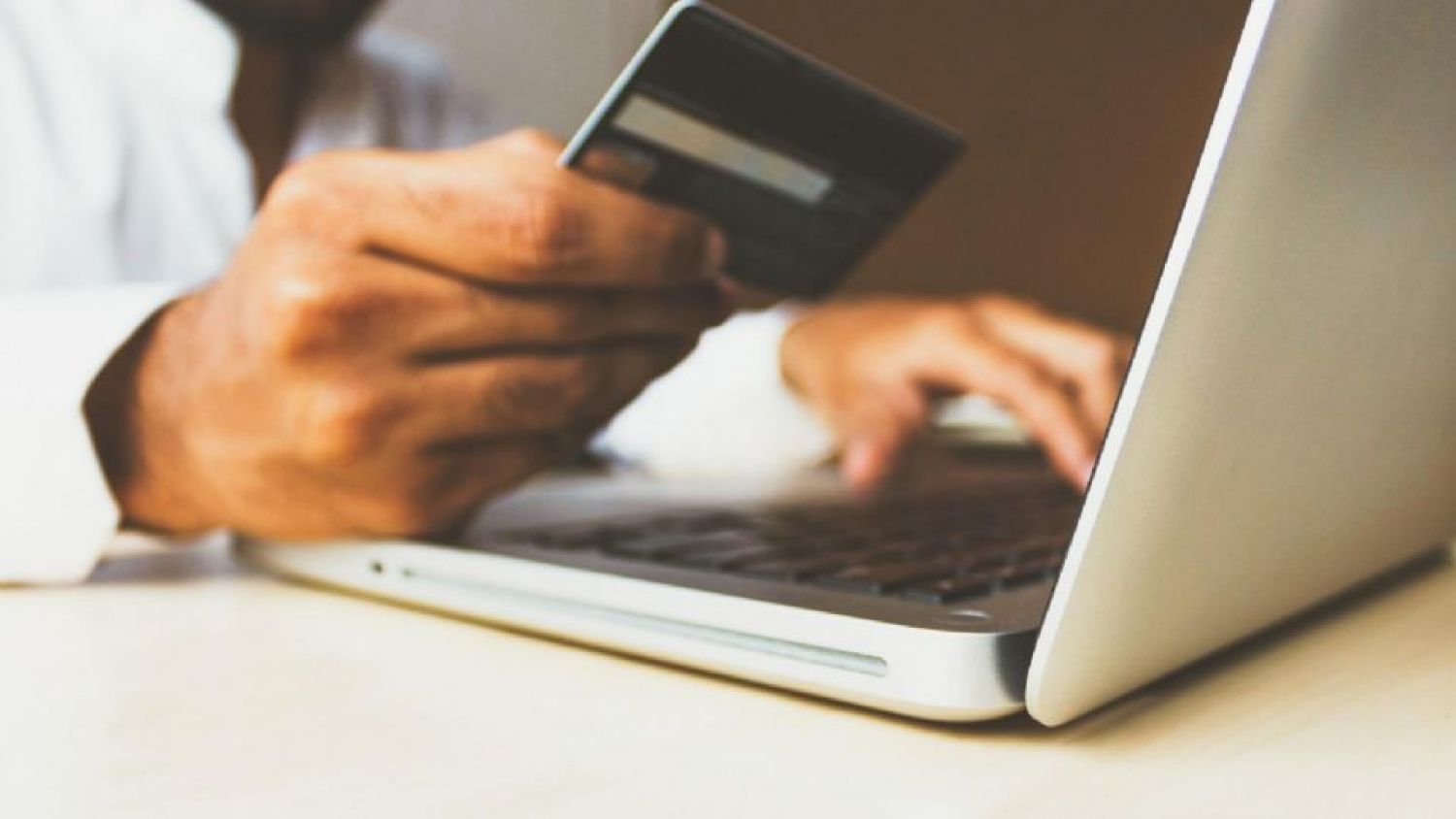 ¿El aumento a la tasa de interés afectará tus préstamos y tus tarjetas de crédito? Te explicamos