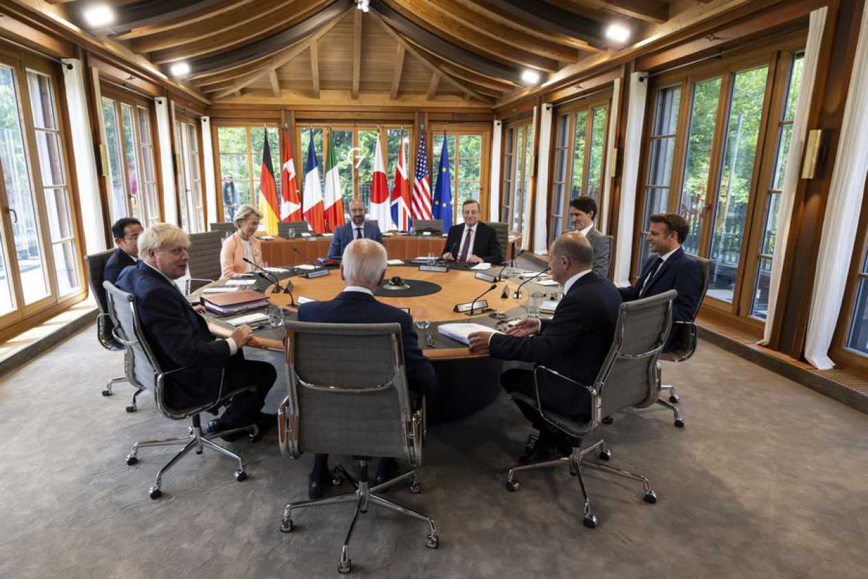 Anuncian países del G7 embargo al oro de ruso