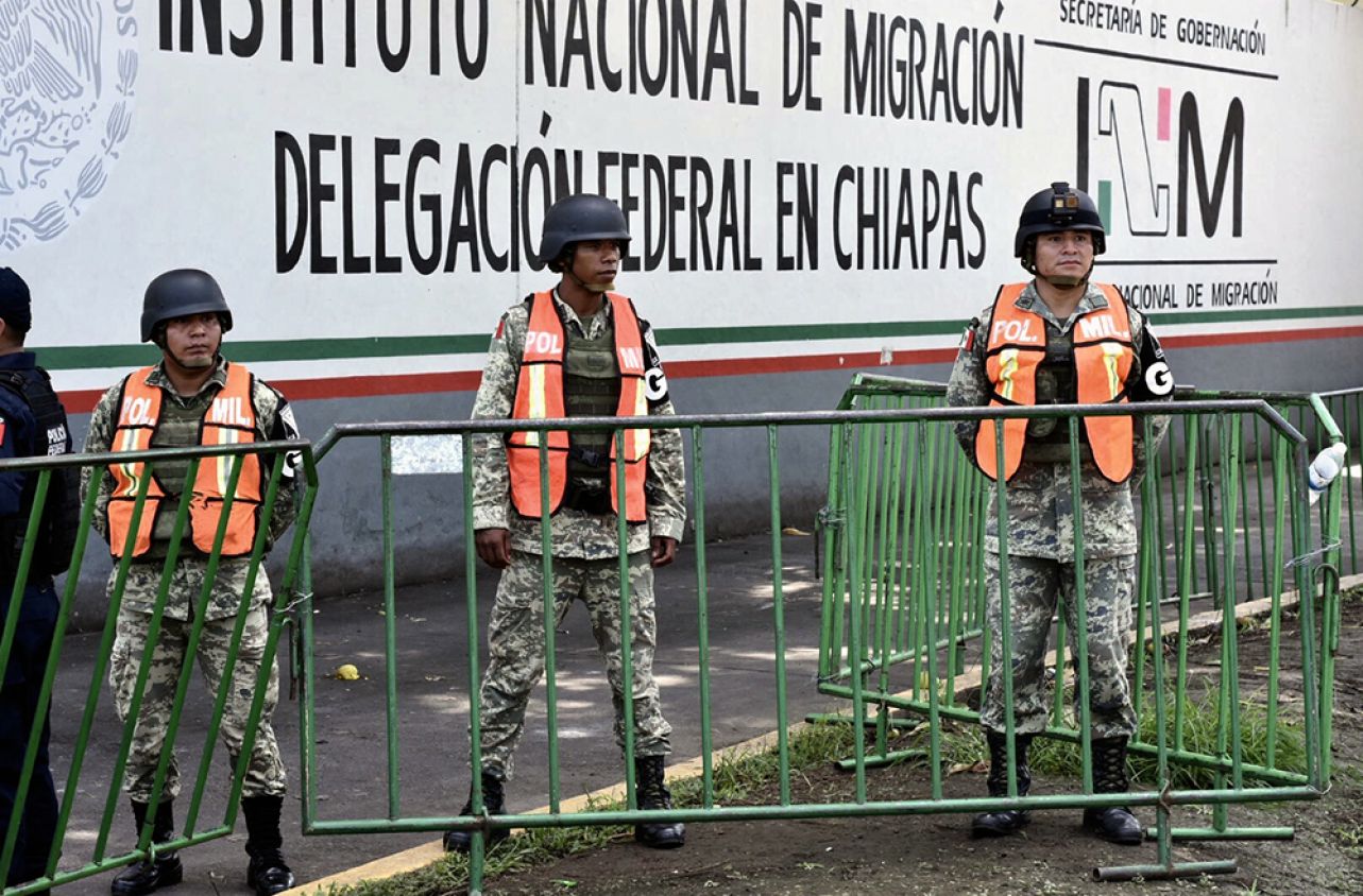 Reporta INM mil 800 agentes cesados por corrupción e inasistencias
