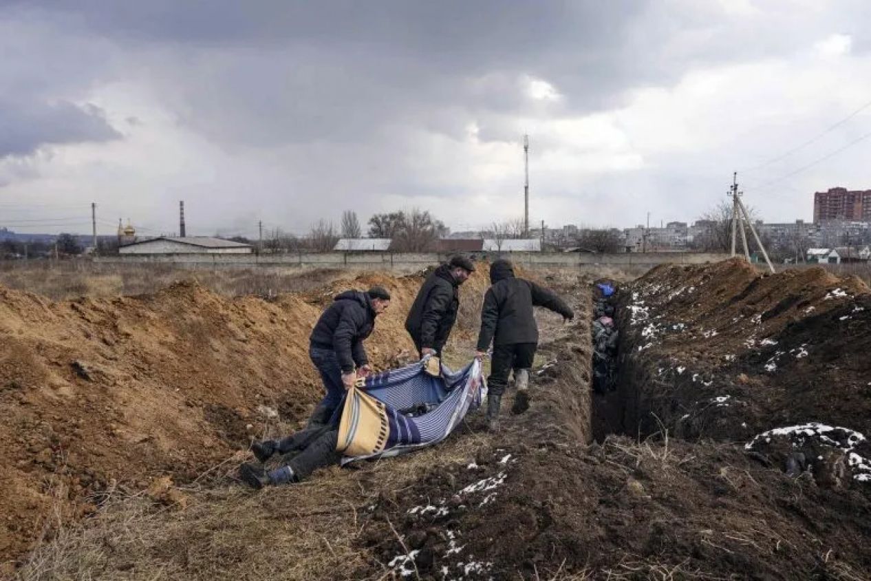 Autoridades locales en Ucrania estiman la destrucción del 80% de las viviendas de Mariupol tras bombardeos rusos
