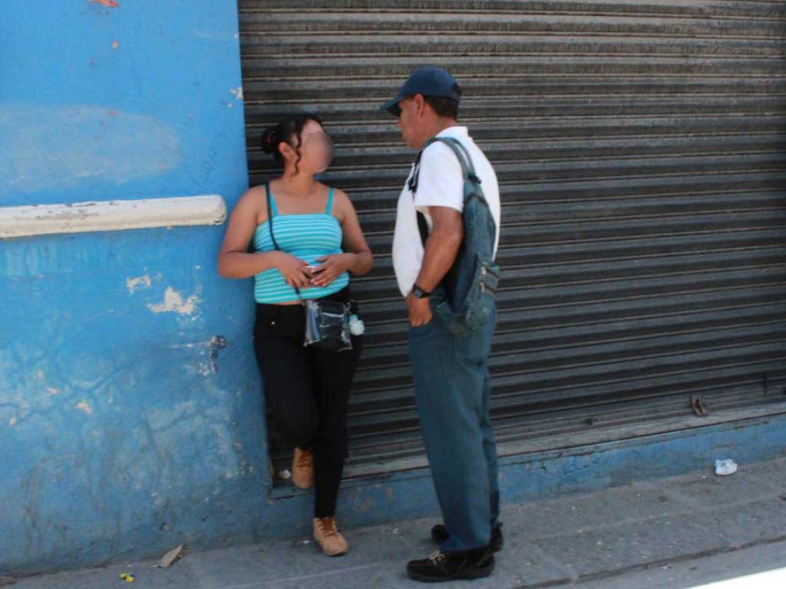 Aplican encuesta a sexoservidoras del Centro Histórico para generar estrategia de reordenamiento