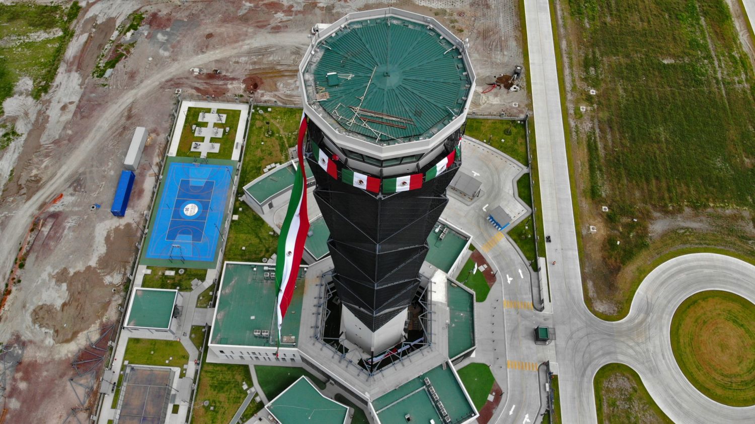 AIFA despide en ceremonia a ingenieros militares para que apoyen en las obras del Tren Maya