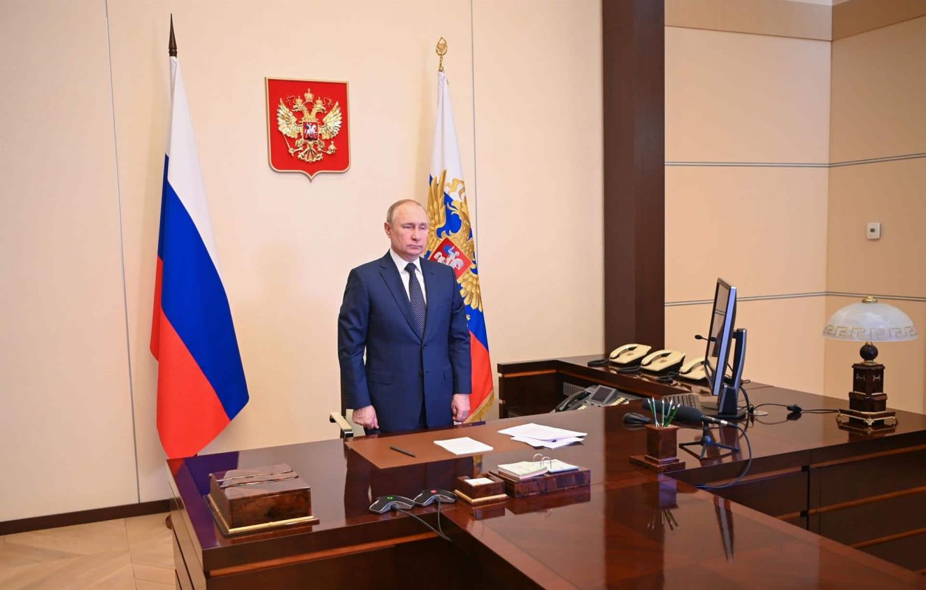 Firma Putin ley que establece hasta 15 años de cárcel para quien difunda noticias falsas
