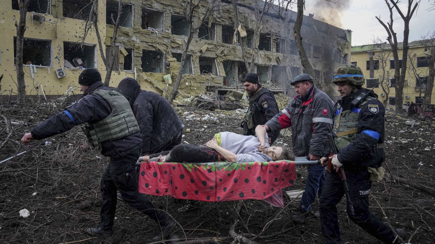 Reporta Ucrania en ruinas hospital infantil por bombardeo ruso