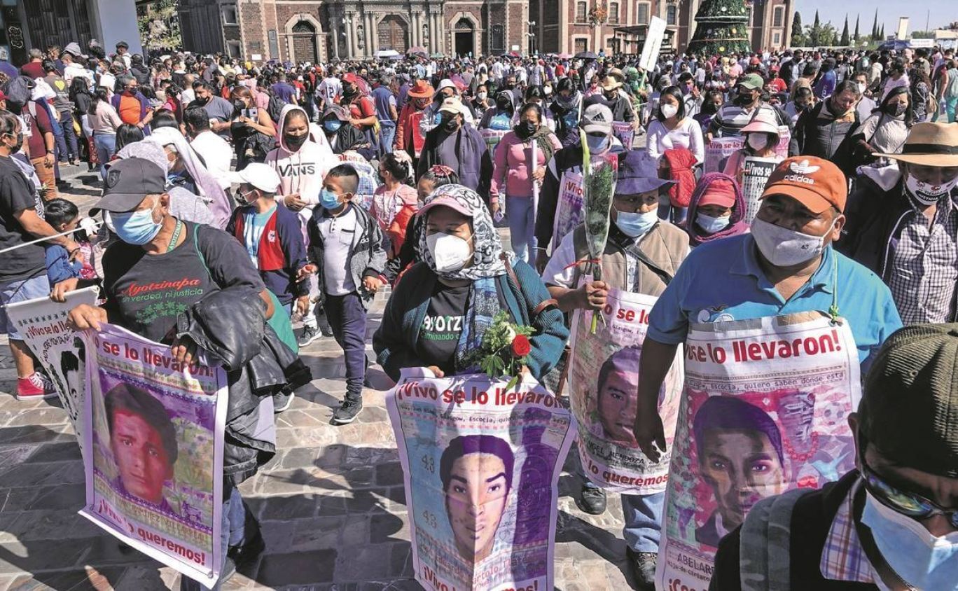 Madres de desaparecidos solicitan diálogo con AMLO a las afueras de Palacio Nacional
