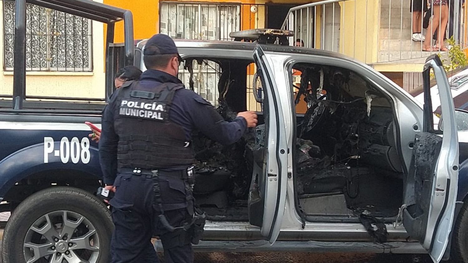 Se encontraba bajo el efecto de estupefacientes el hombre que incendió una patrulla en Coronango 