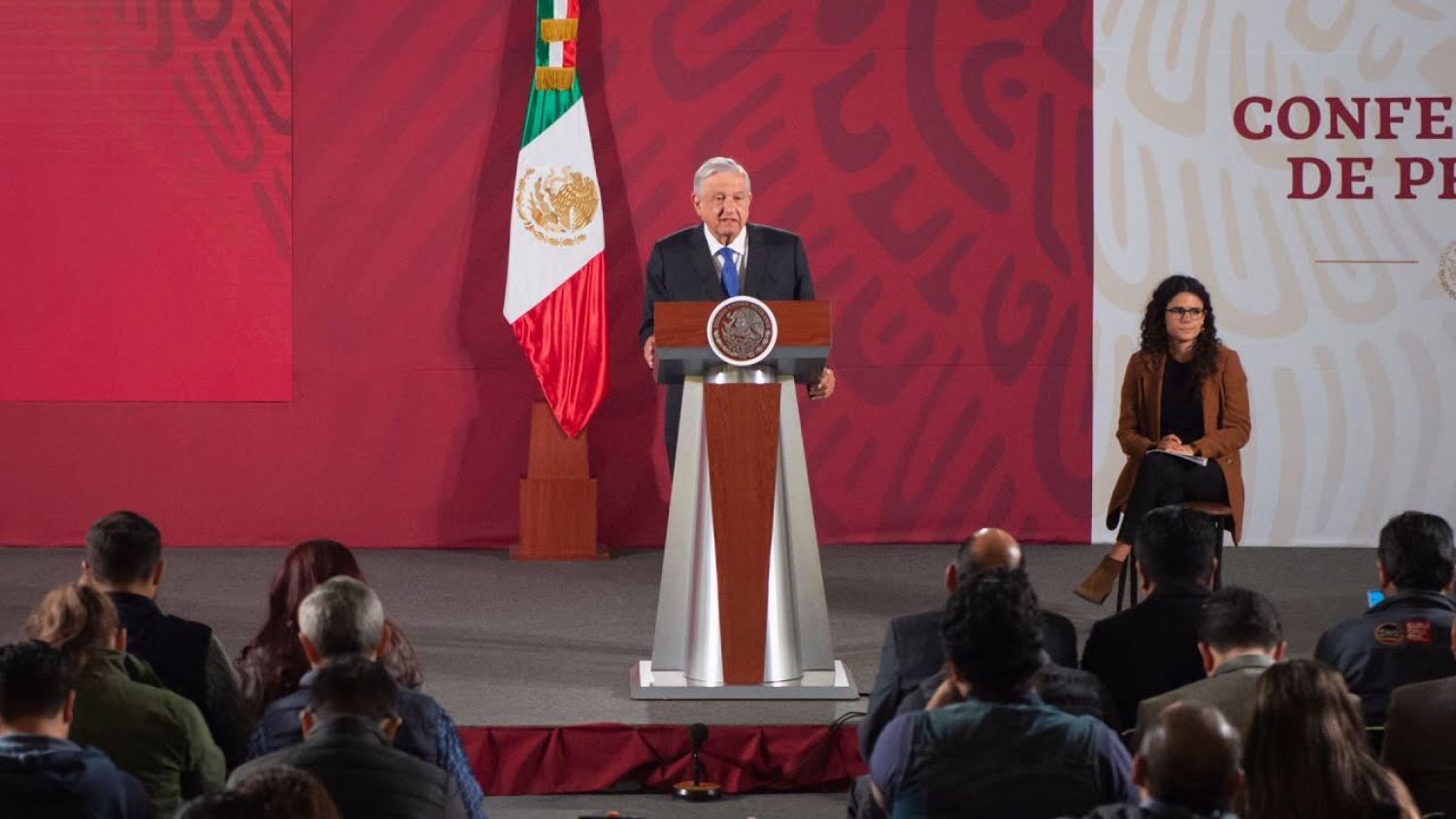 Aclara AMLO que se revisará nueva norma de verificación vehicular 