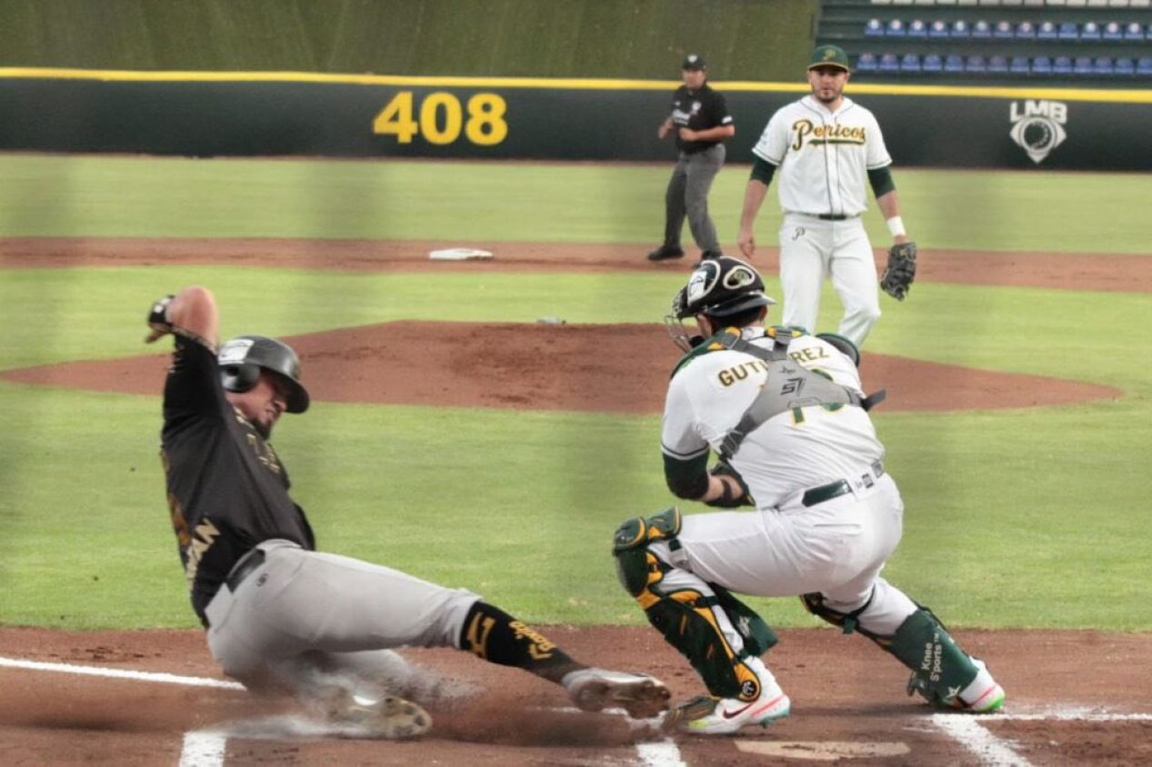 Pericos de Puebla rasuró la melena de Leones de Yucatán