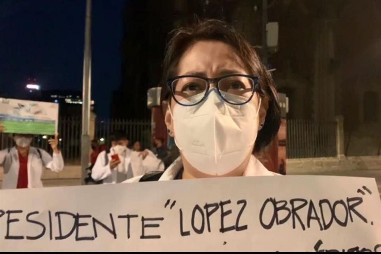 Médicos reclaman a AMLO por la presunta falta de presupuesto para ser contratados