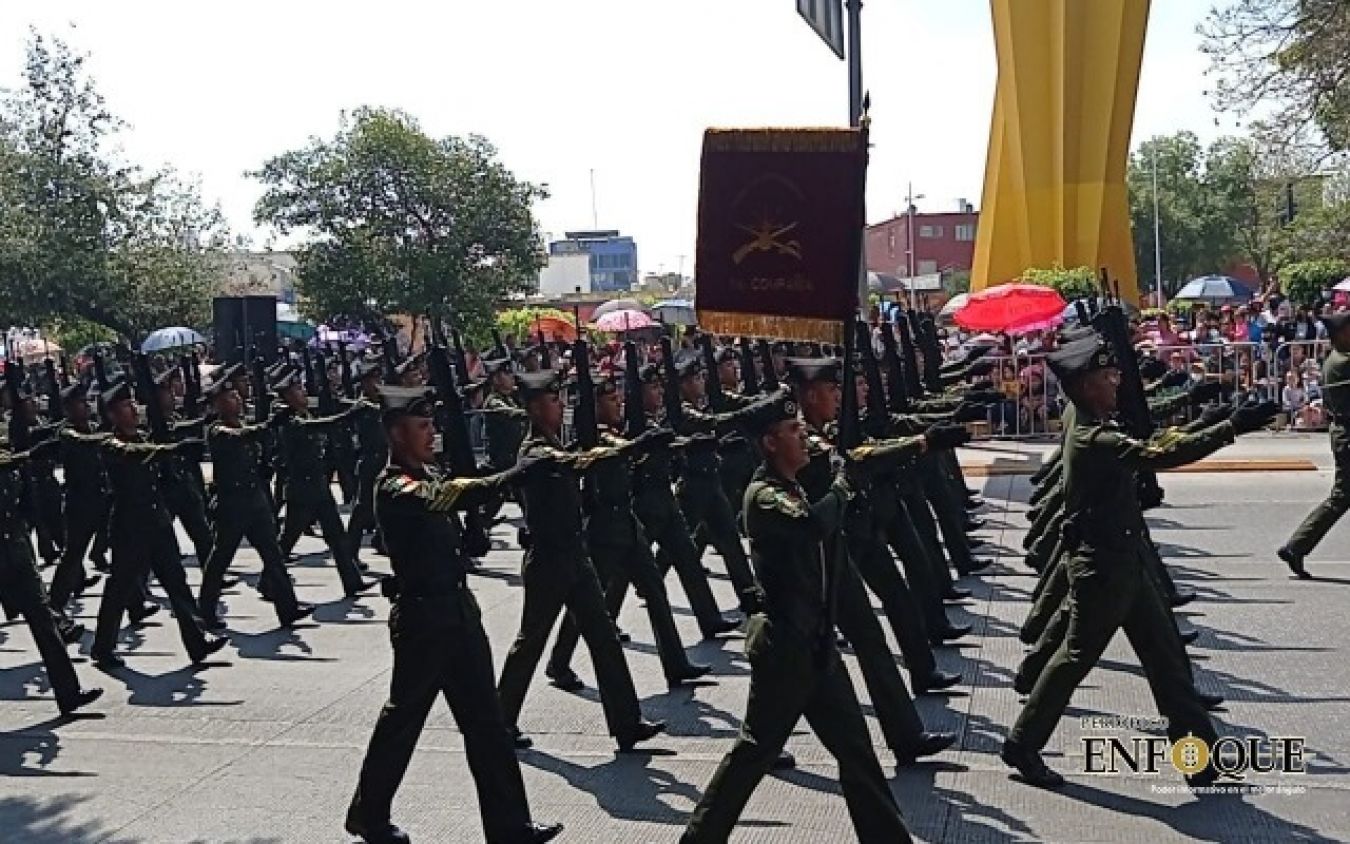 Más de 15 mil personas participaron en el retorno del desfile del 5 de mayo