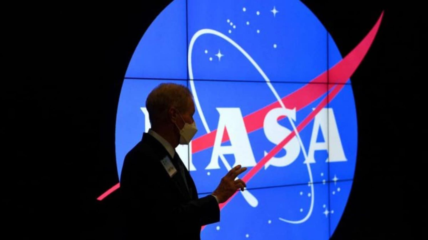 ¿Qué?, la nasa utilizará 'nudes' para atraer extraterrestres y transmitir mensajes al espacio exterior