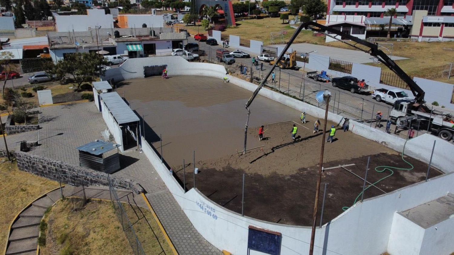 Ariadna Ayala inicia rescate de la cancha de fútbol ubicada en la unidad deportiva norte en Atlixco