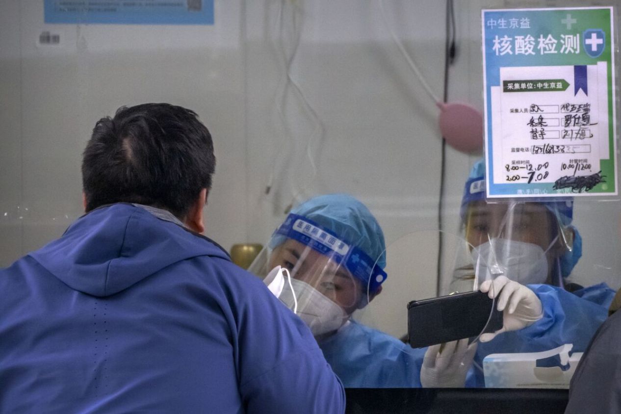 Restricciones ante Covid-19 regresan a Beijing, al superar China los 10 mil casos