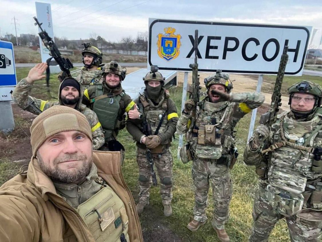 Ejercito ucraniano entró en la ciudad de Kherson tras retirada de  tropas rusas