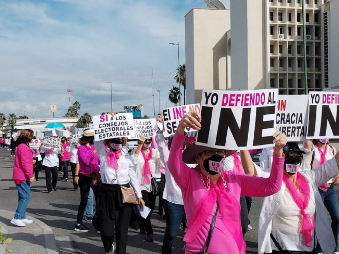 INE pide a trabajadores no crear contingentes en mega marcha contra reforma electoral