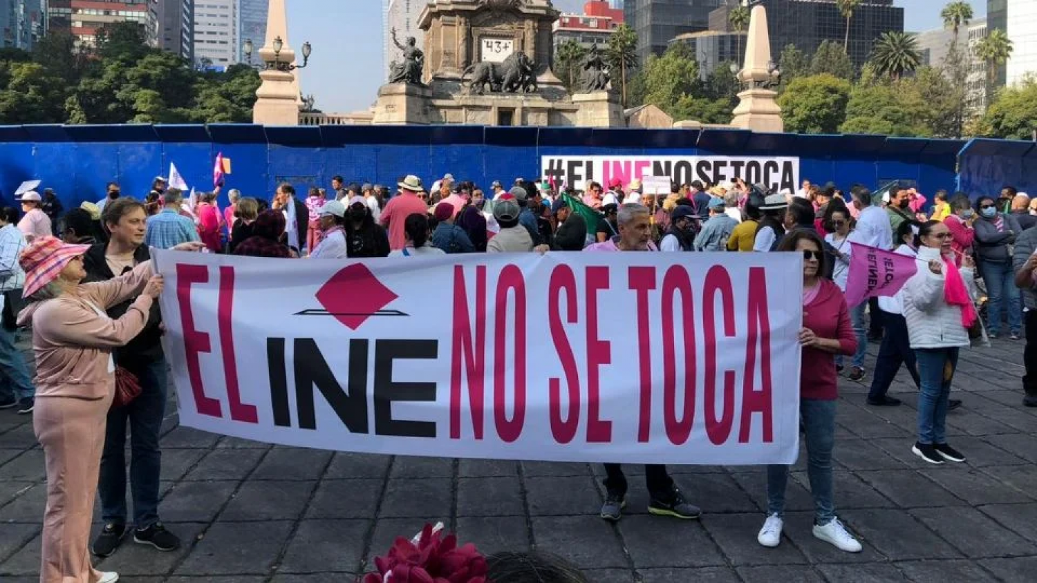 Así se esta llevando a cabo la marcha a favor del INE