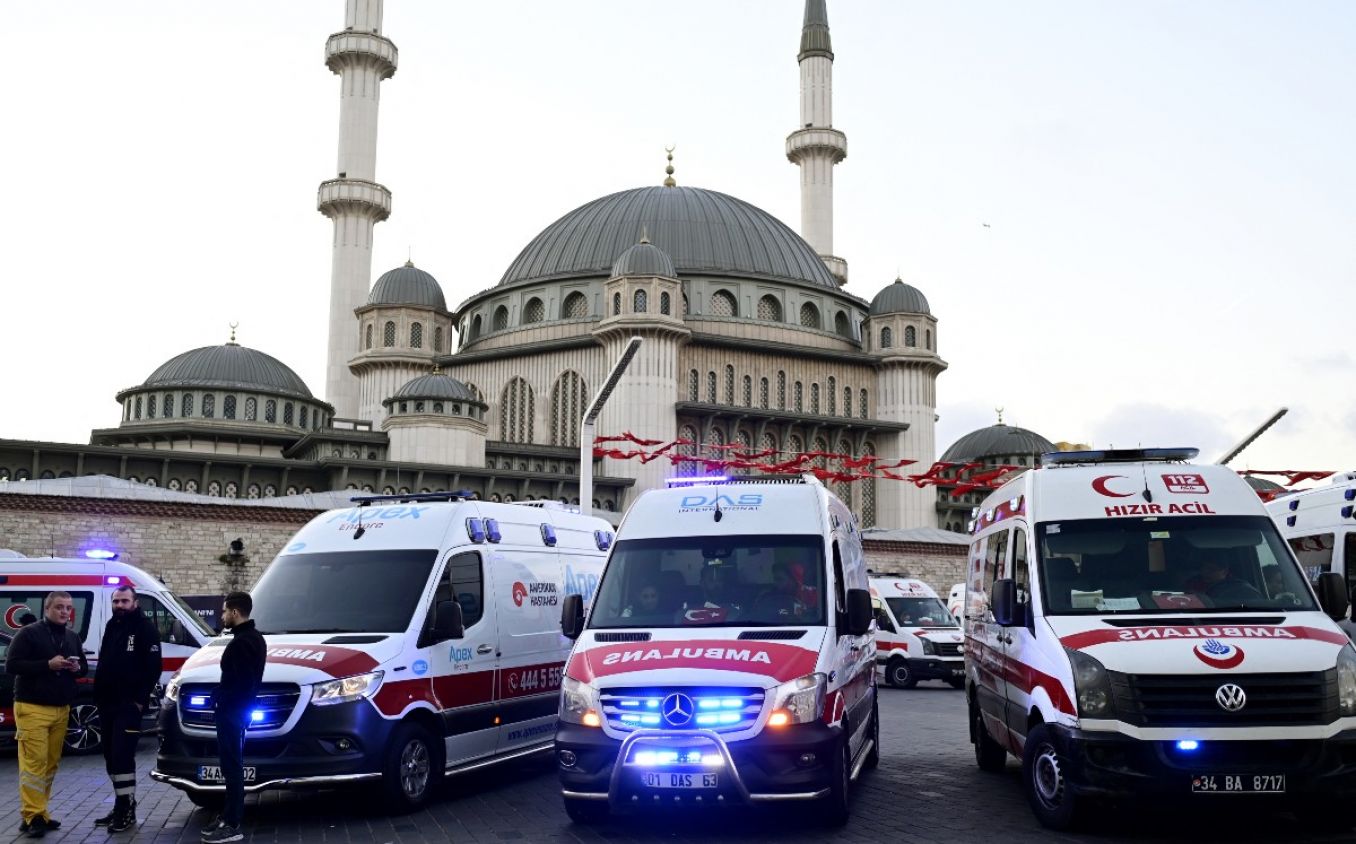 Reportan al menos 6 personas muertas y 58 heridas tras explosión en el centro de Estambul