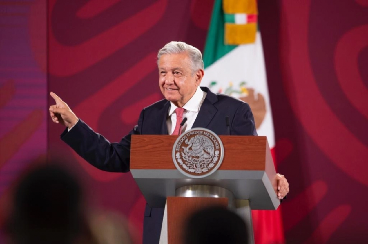 Critica AMLO marcha del INE y los ‘reta’ a llenar el Zócalo: 'No participó mucha gente’