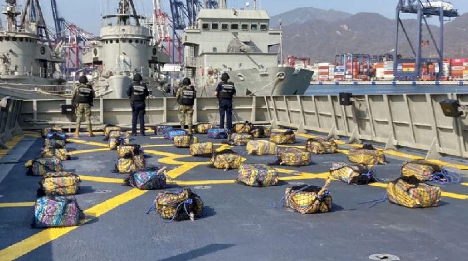 Rescataron dos buques en aguas de Mazatlán que transportaban 10 toneladas de metanfetamina