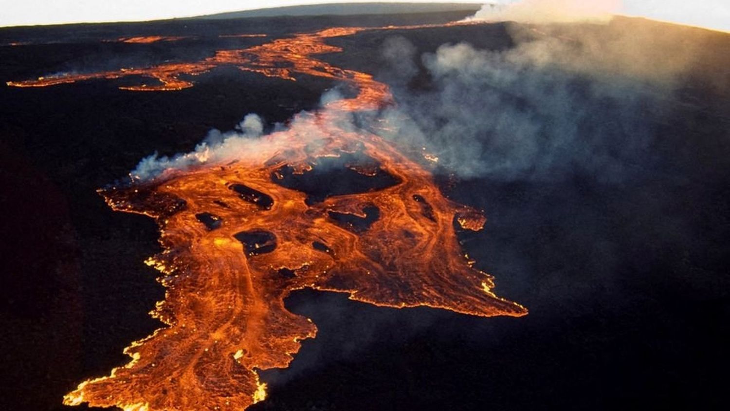 El volcán Mauna Loa entró en erupción por primera vez en casi 40 años 
