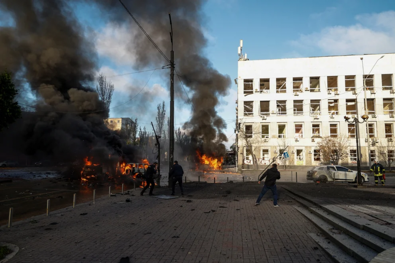 Kiev y otras ciudades de Ucrania son bombardeadas por Rusia; la más amplia oleada de ataques en meses