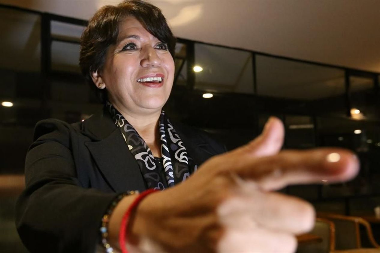'El Rey del Cash' también relaciona a Delfina Gómez con lujosas bolsas y colección de peluches