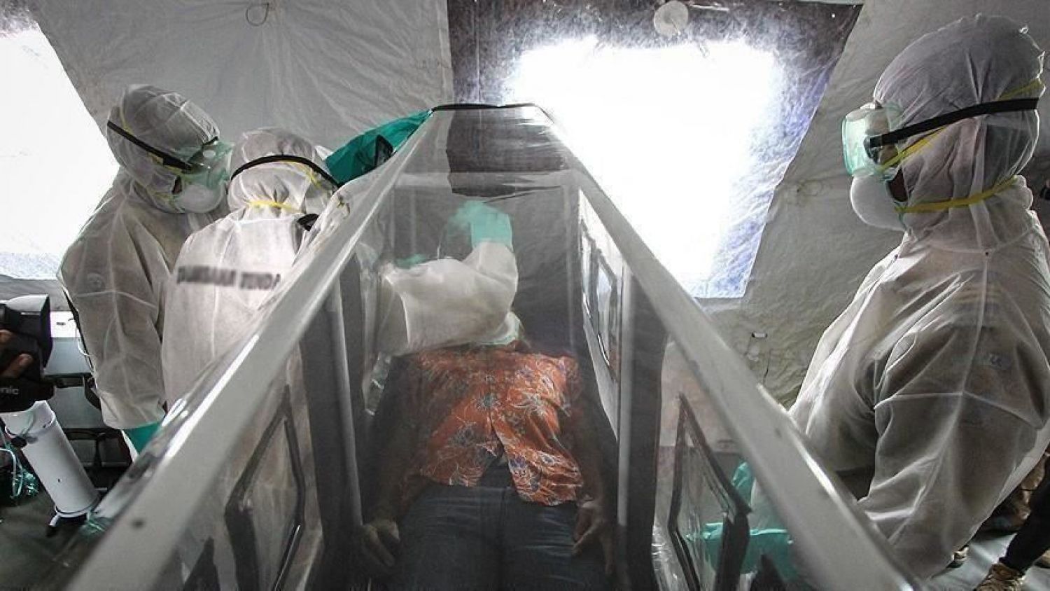 Brote de ébola llega a la capital de Uganda, país que registró la primera muerte por esta causa