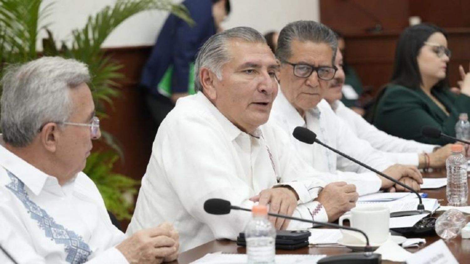 Adán Augusto asiste a congresos locales; pide se avale reforma que amplia plazo del Ejército en tareas de seguridad pública