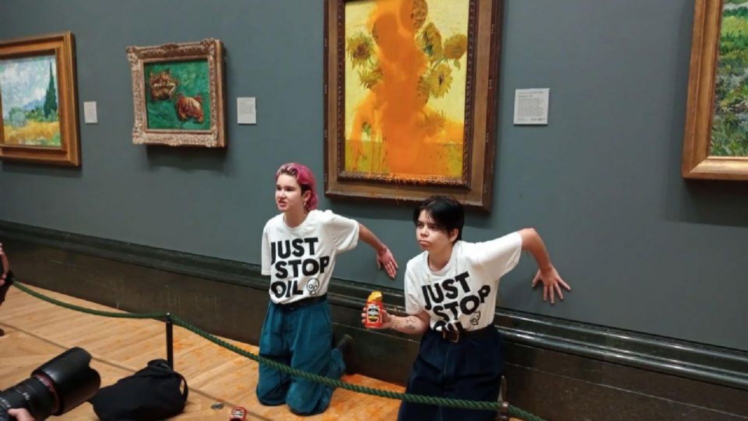 ¿Cuánto vale el cuadro de ‘Los Girasoles’  de Van Gogh al que le lanzaron salsa de tomate durante protesta?