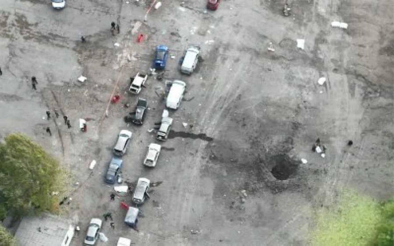 Denuncia Ucrania que Rusia bombardeó convoy humanitario y mató a 24 personas