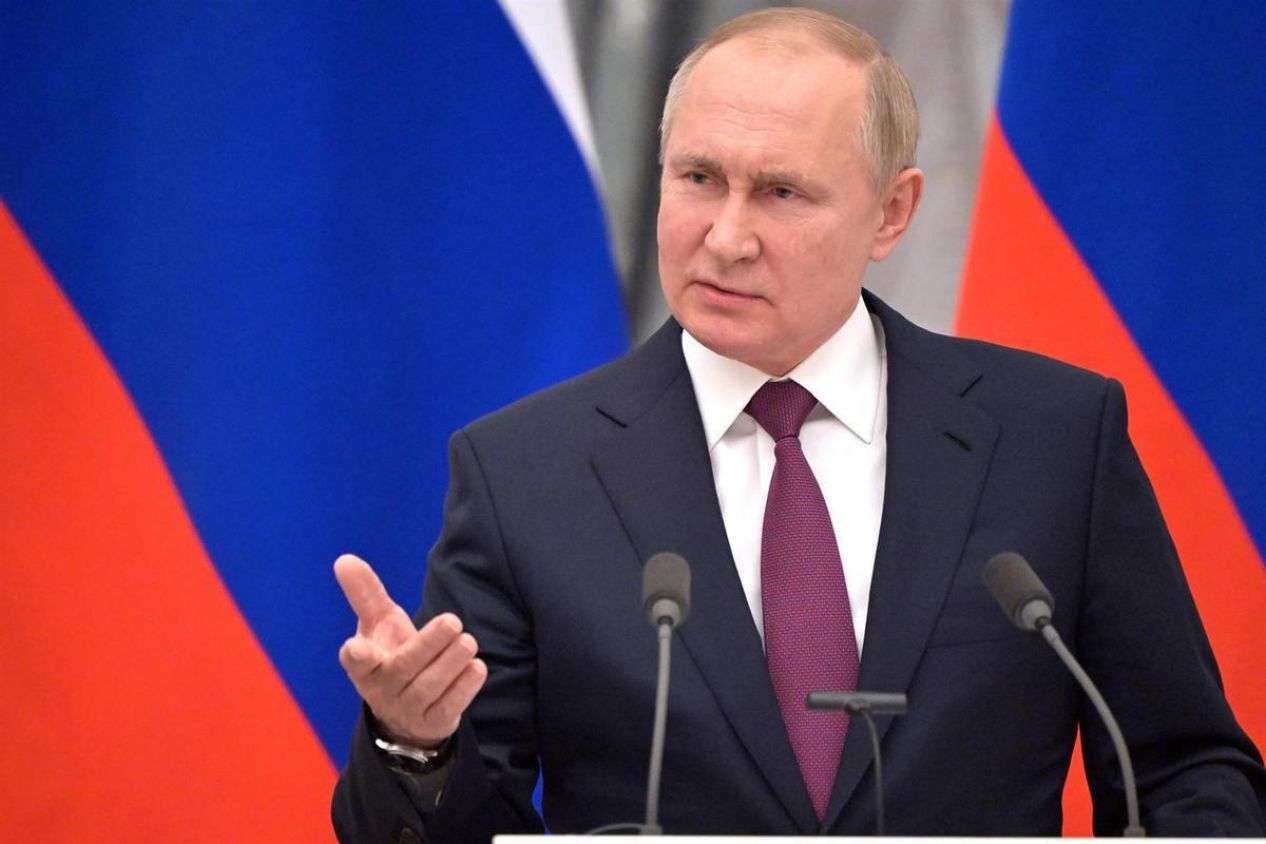 Declara Putin ley marcial en territorios ilegalmente anexionados como "acto de desesperación"