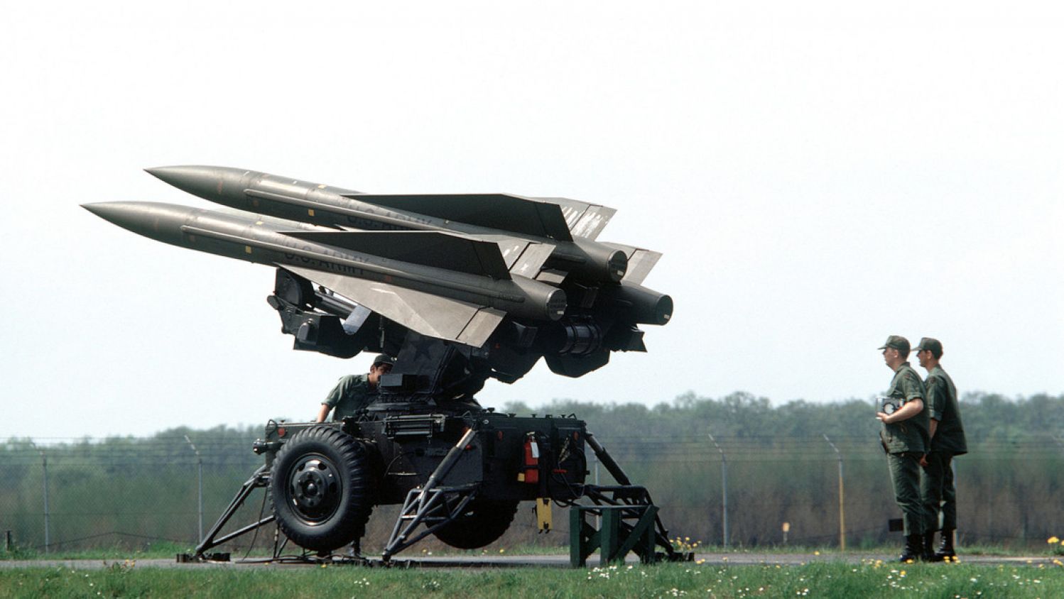 EEUU evalúa enviar equipos de defensa aérea Hawk a Ucrania para frenar ataques rusos
