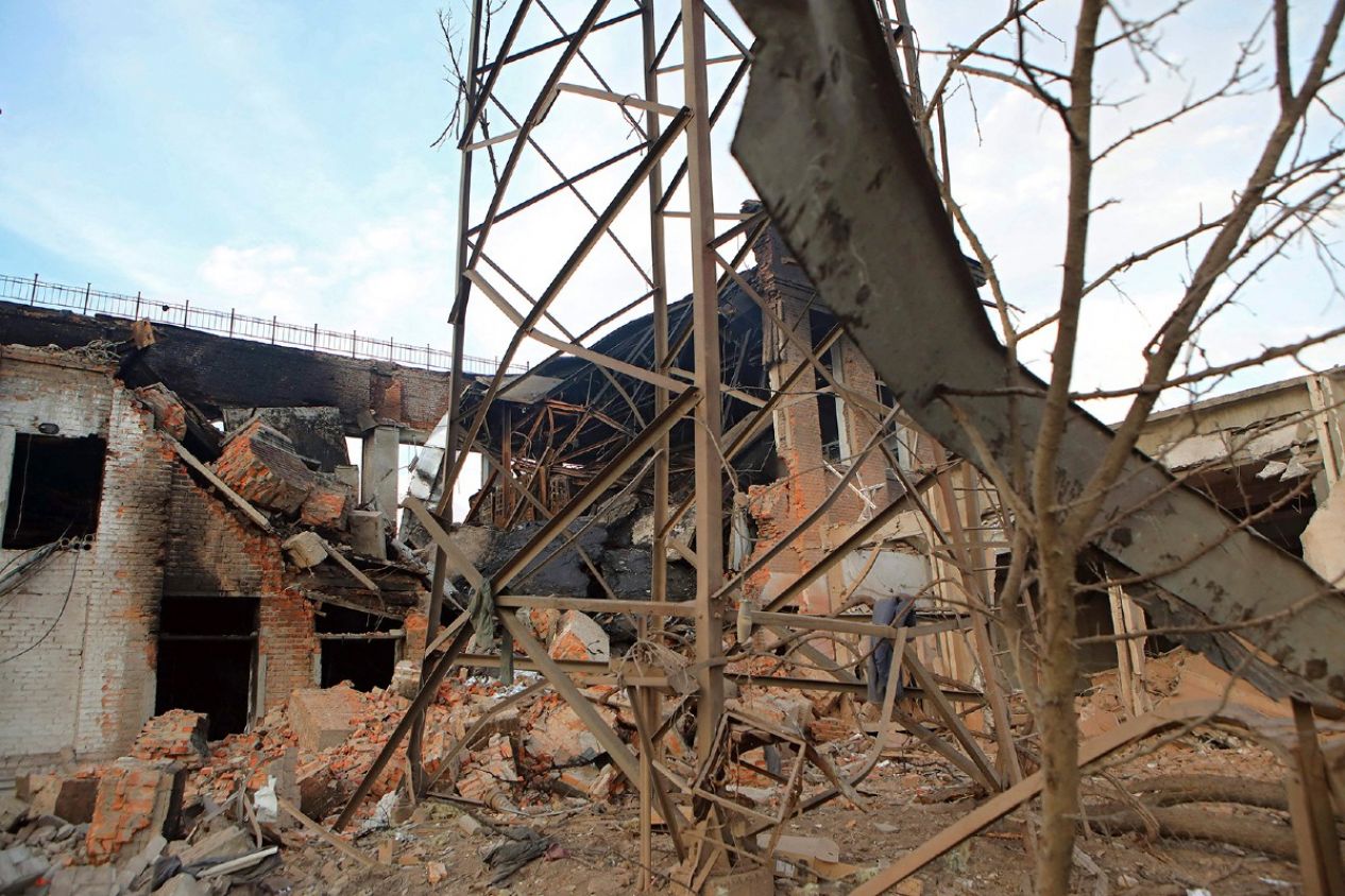 Bombardea Rusia represa ucraniana provocando la inundación de la ciudad natal de Zelensky