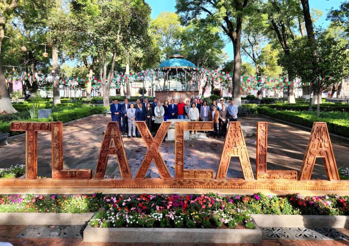 Ayuntamiento de Tlaxcala presenta las letras monumentales de madera