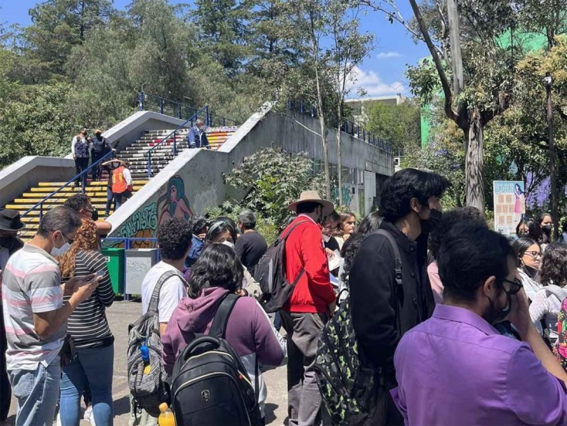 Desalojan Facultad de Ciencias Políticas y Sociales de la UNAM; actividades se reanudarán hasta nuevo aviso