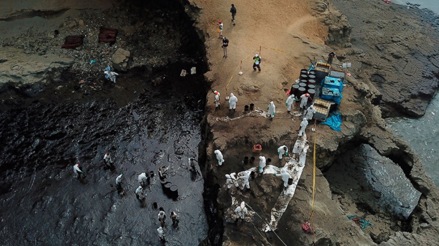 Investigan a exsubdirector de Pemex por autorizar pago de 1.14 mdd para mantener un millón de barriles flotando en el mar