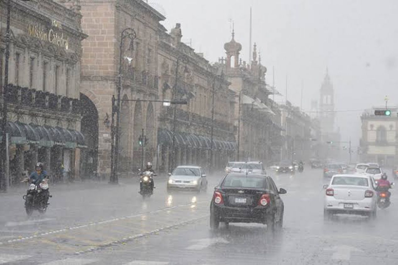 Tormenta tropical 'Javier' se debilita; se pronostican lluvias puntuales torrenciales en Guerrero y Michoacán