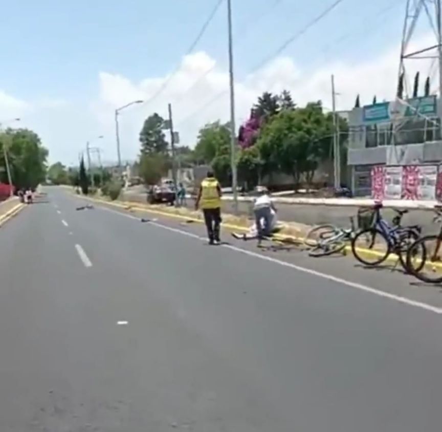 Atropellan a tres ciclistas en la “Vía Recreativa Cholula”, un adolescente fallece