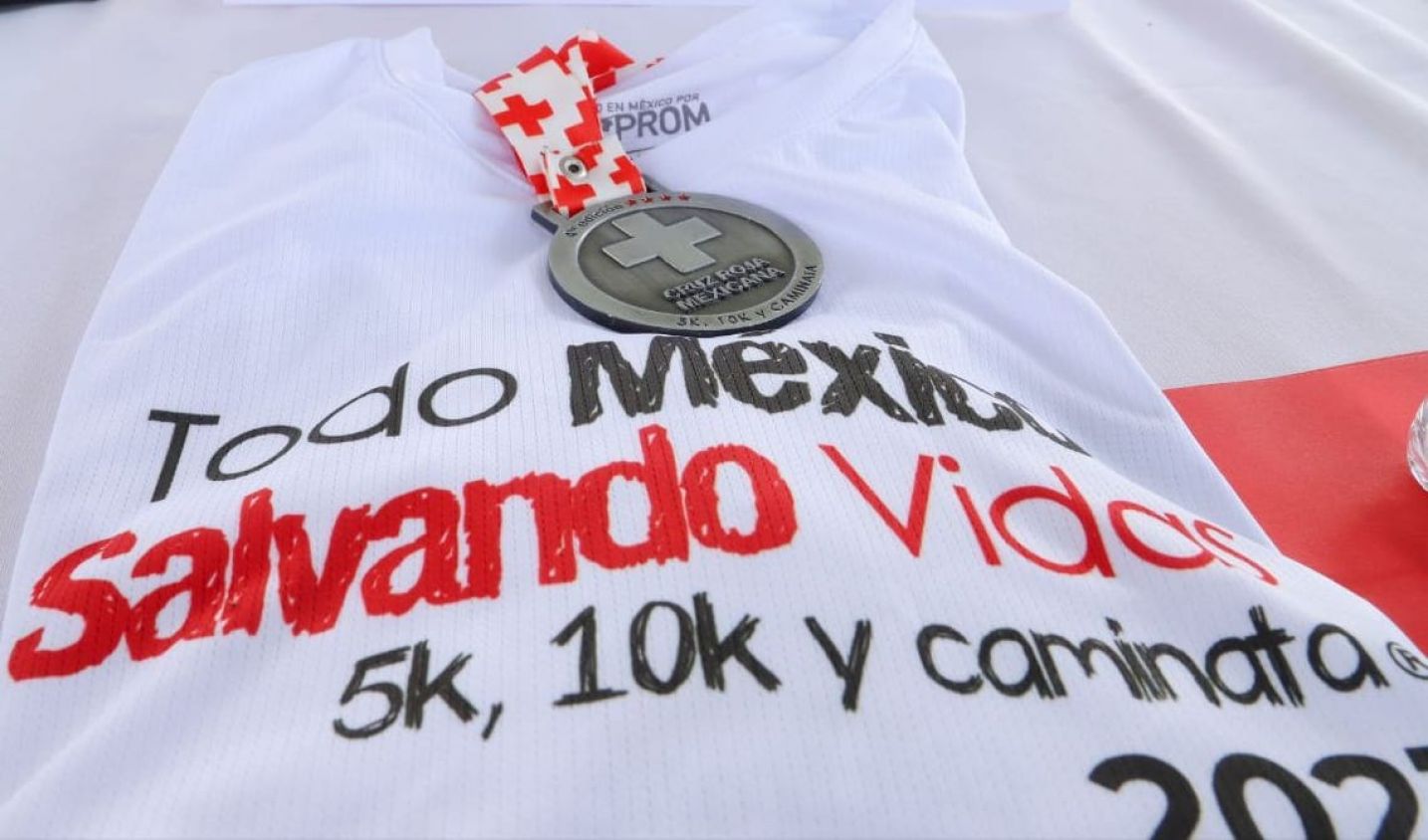 Presenta ayuntamiento de San Andrés Cholula y Cruz Roja la playera y medalla de la carrera todo México Salvando Vidas