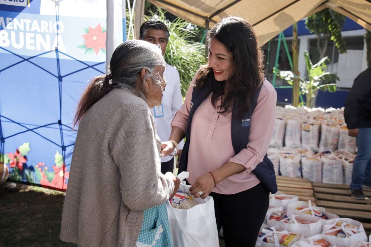 Lupita Cuautle encabeza la entrega del Apoyo Alimentario Noche Buena