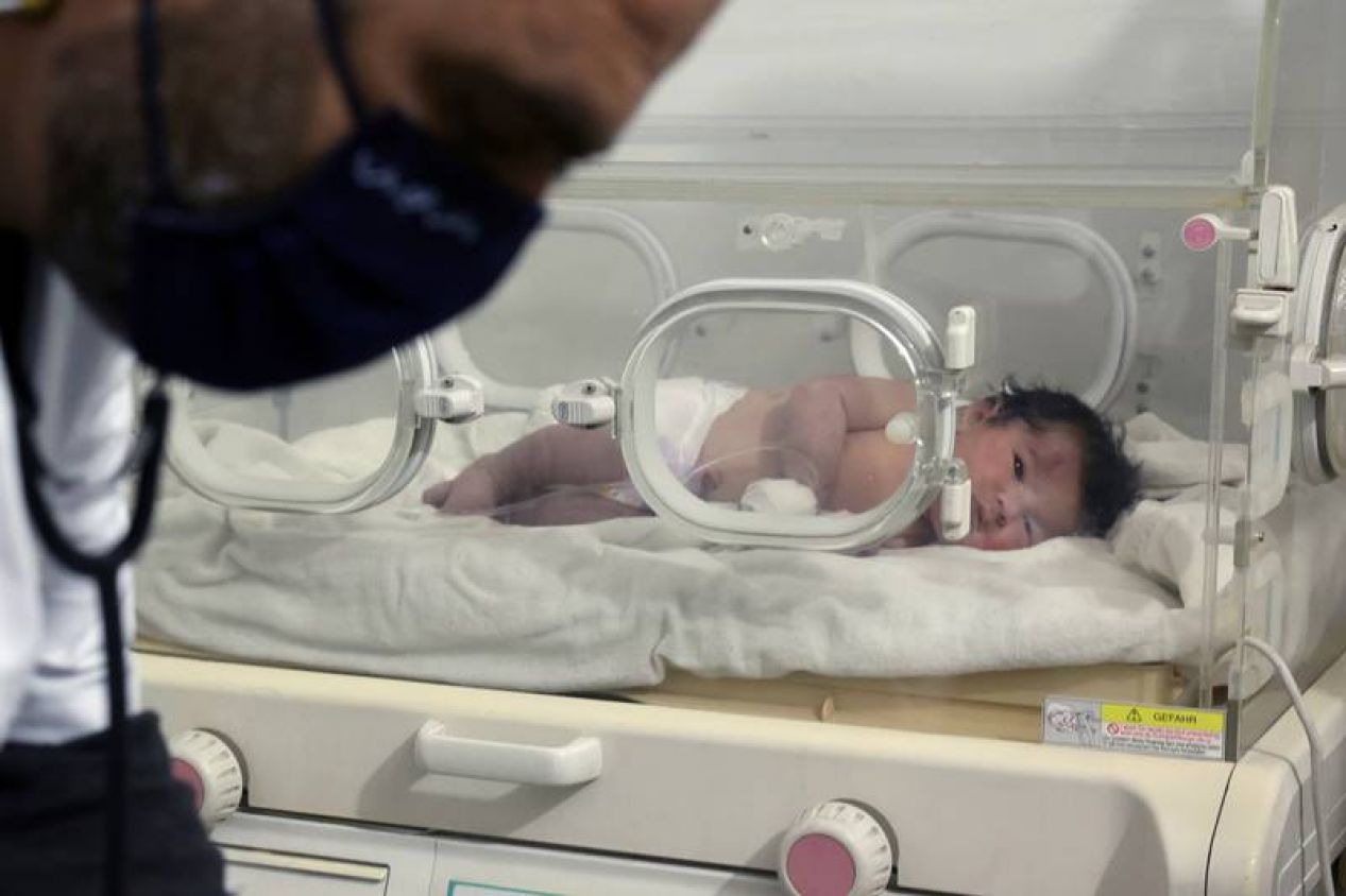 Ella es Aya, la bebé siria que nació y sobrevivió más de 10 horas bajo los escombros